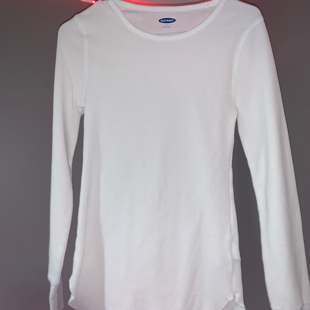 White Old Navy Long Sleeve Tee